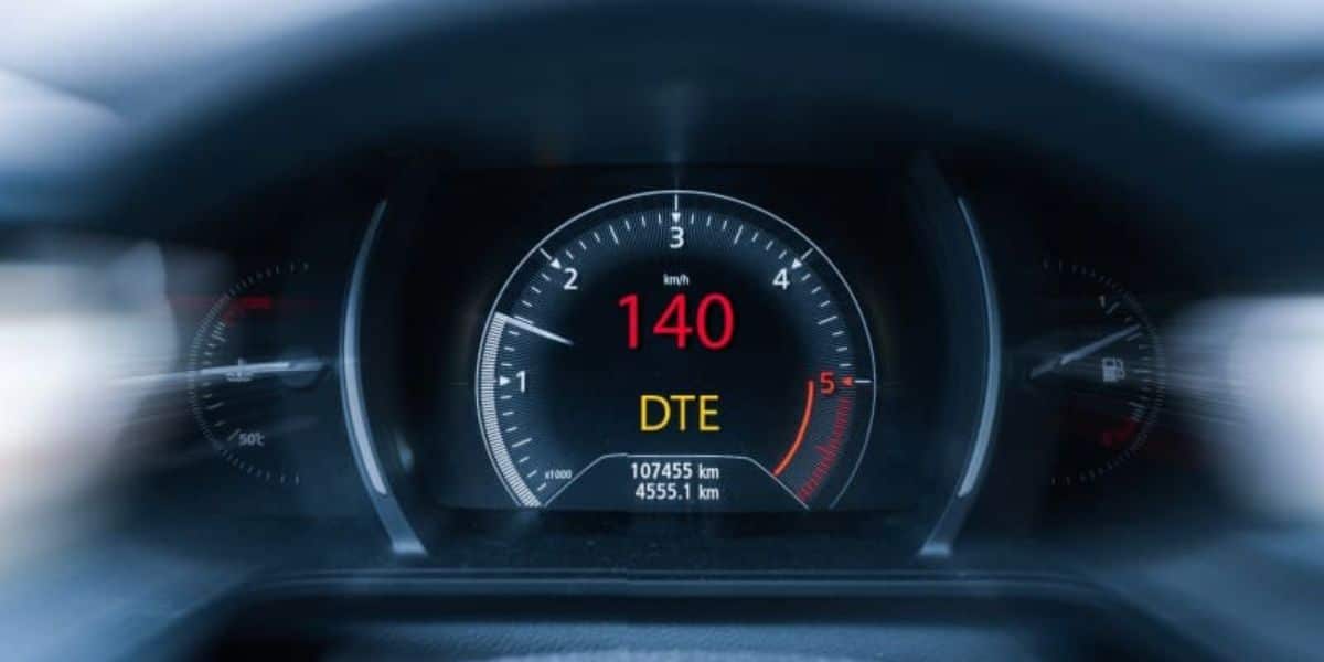 What Does DTE Mean in a Car?