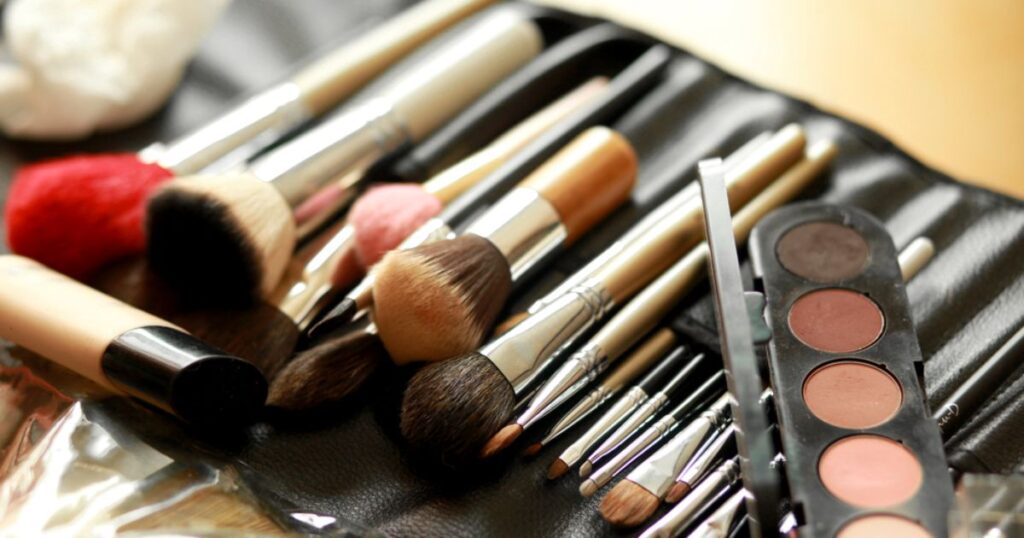 Key Considerations for Maintaining Profitability in Online Makeup Sales