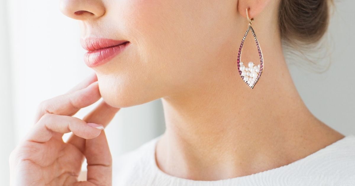 How to Remove Flat Back Earrings?